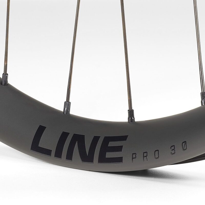 Roues VTT 27.5 pouces carbone Bontrager Line Pro 30 TLR Boost